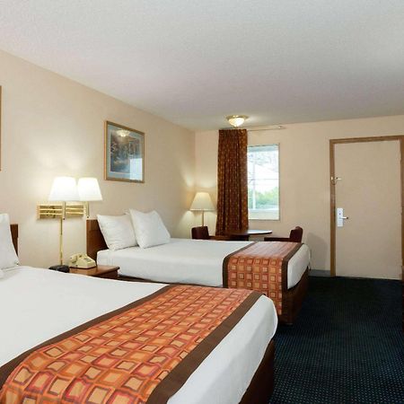 Days Inn By Wyndham Indianapolis East Post Road Esterno foto
