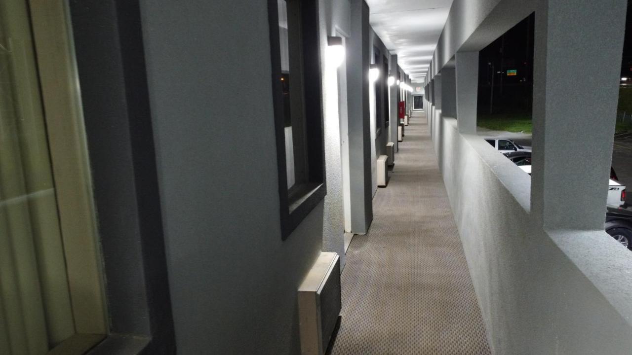 Days Inn By Wyndham Indianapolis East Post Road Esterno foto