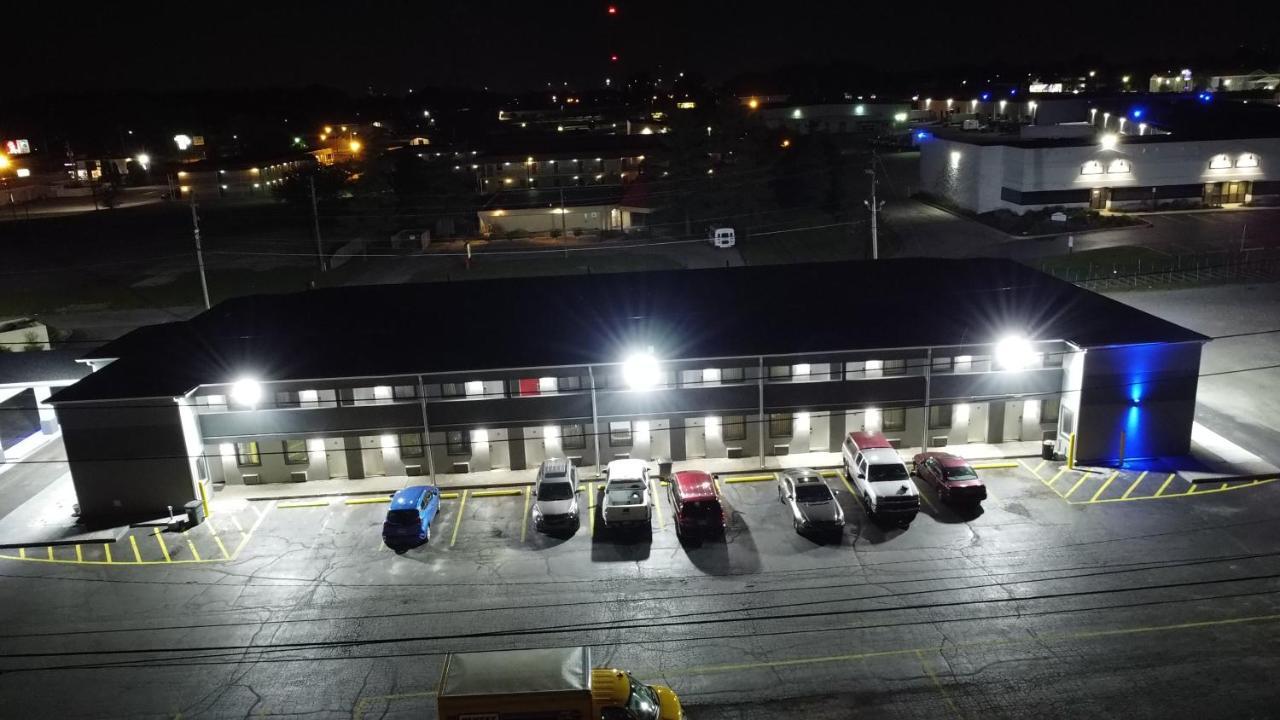 Days Inn By Wyndham Indianapolis East Post Road Esterno foto
