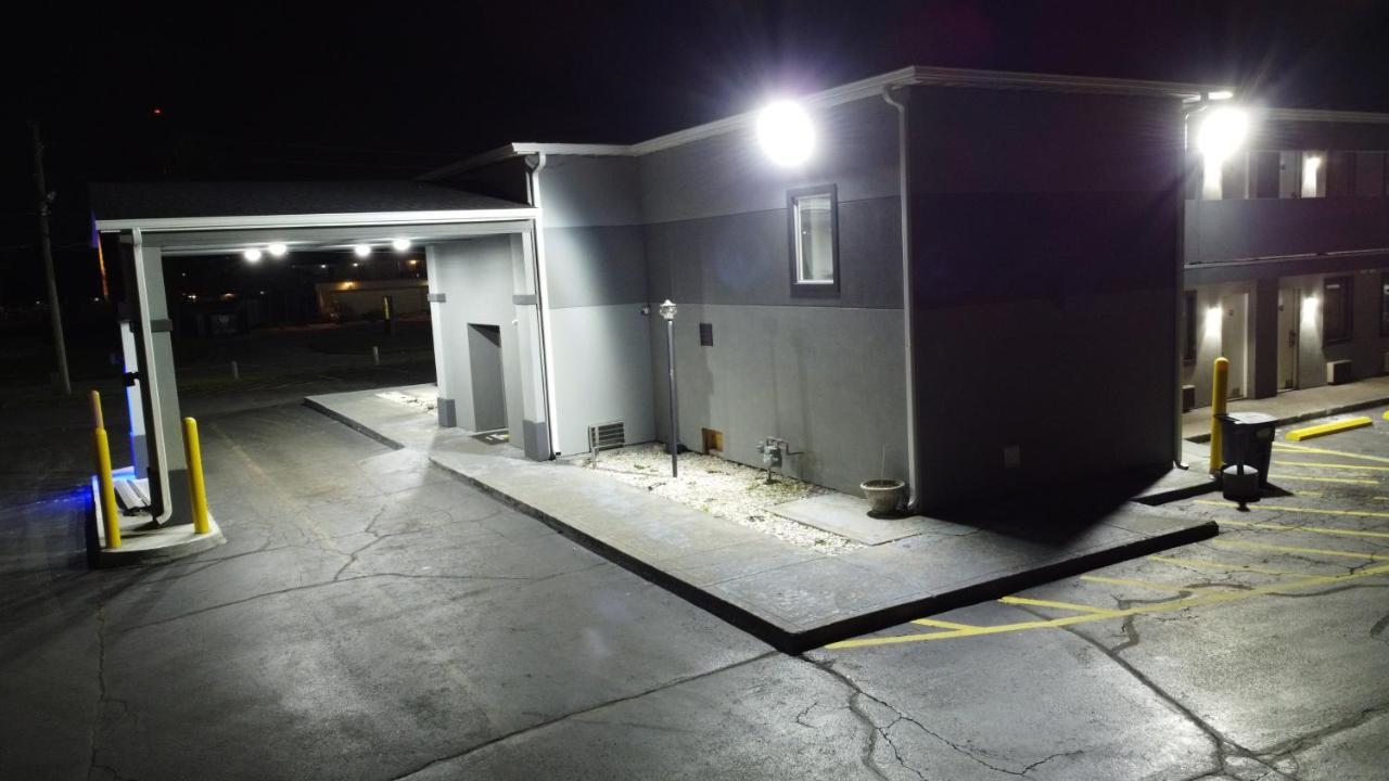 Days Inn By Wyndham Indianapolis East Post Road Esterno foto