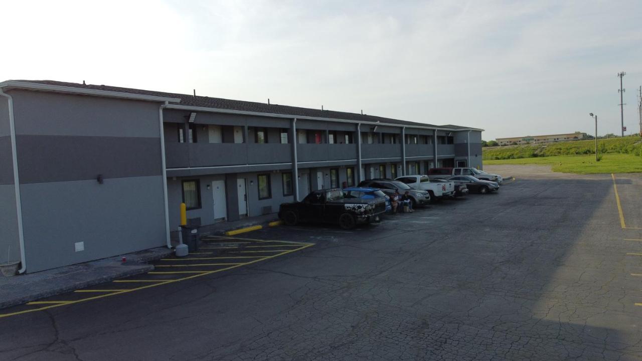 Days Inn By Wyndham Indianapolis East Post Road Esterno foto