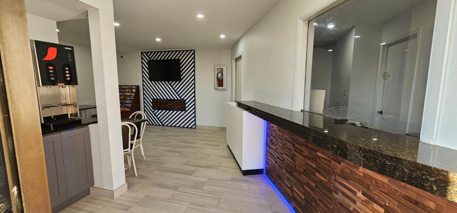 Days Inn By Wyndham Indianapolis East Post Road Esterno foto