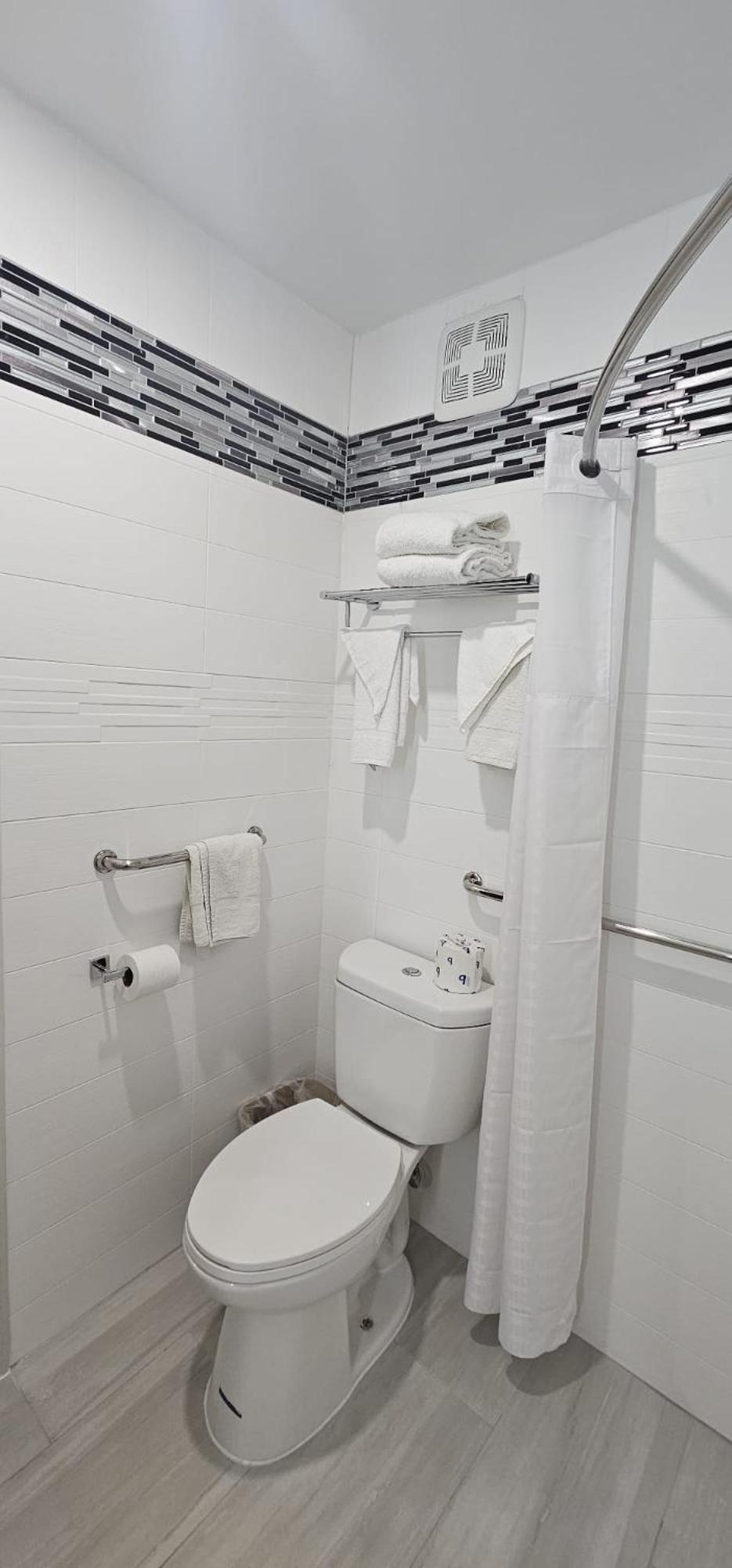 Days Inn By Wyndham Indianapolis East Post Road Esterno foto