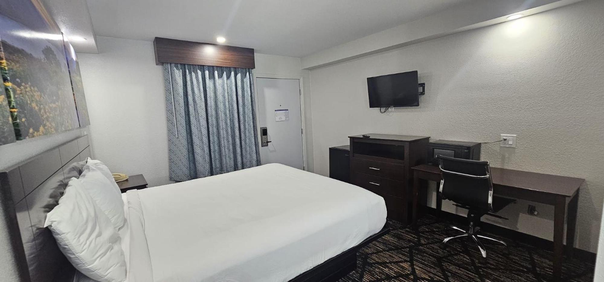 Days Inn By Wyndham Indianapolis East Post Road Esterno foto