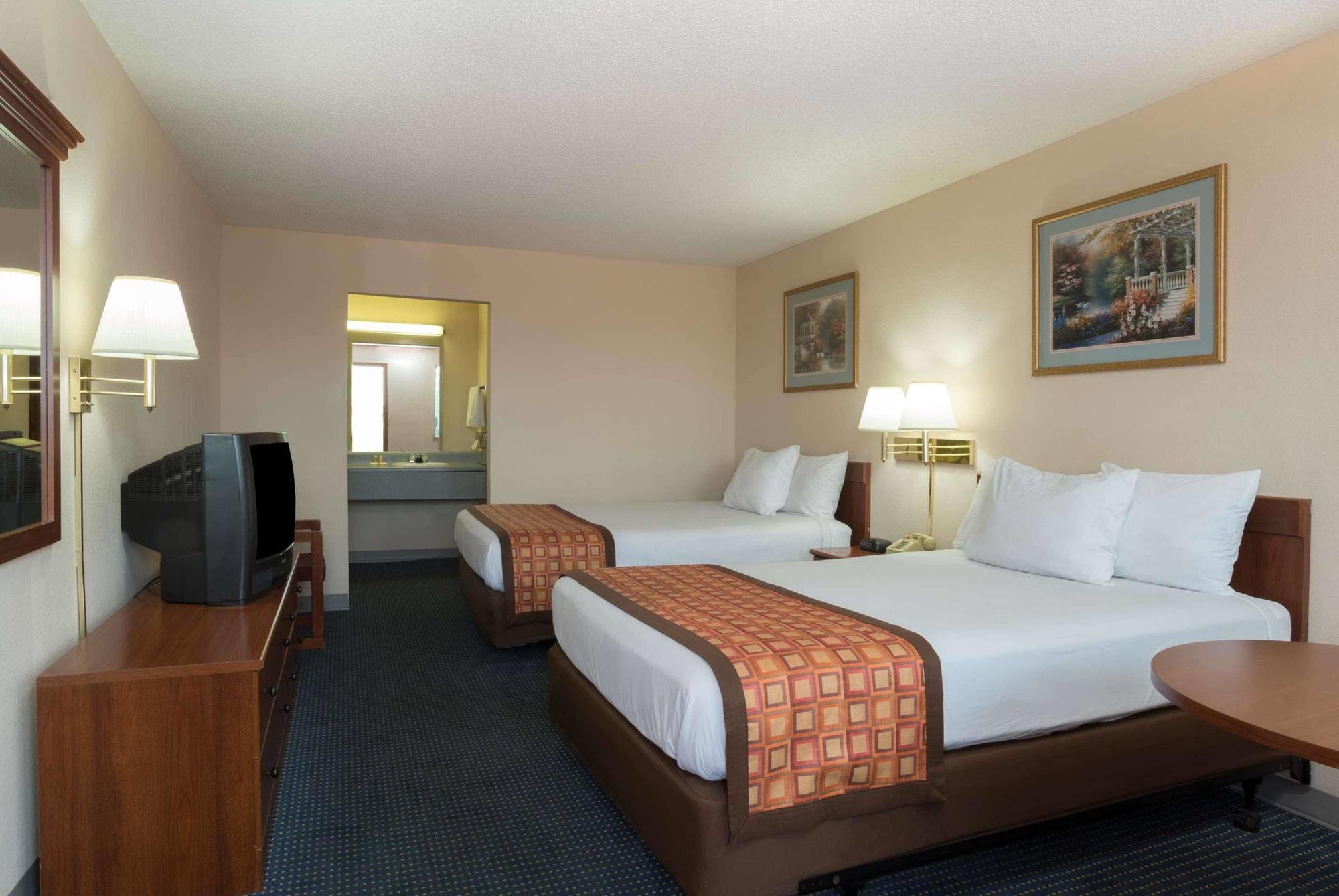 Days Inn By Wyndham Indianapolis East Post Road Esterno foto